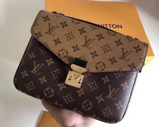 POCHETTE Vuitton METIS Louis 0322